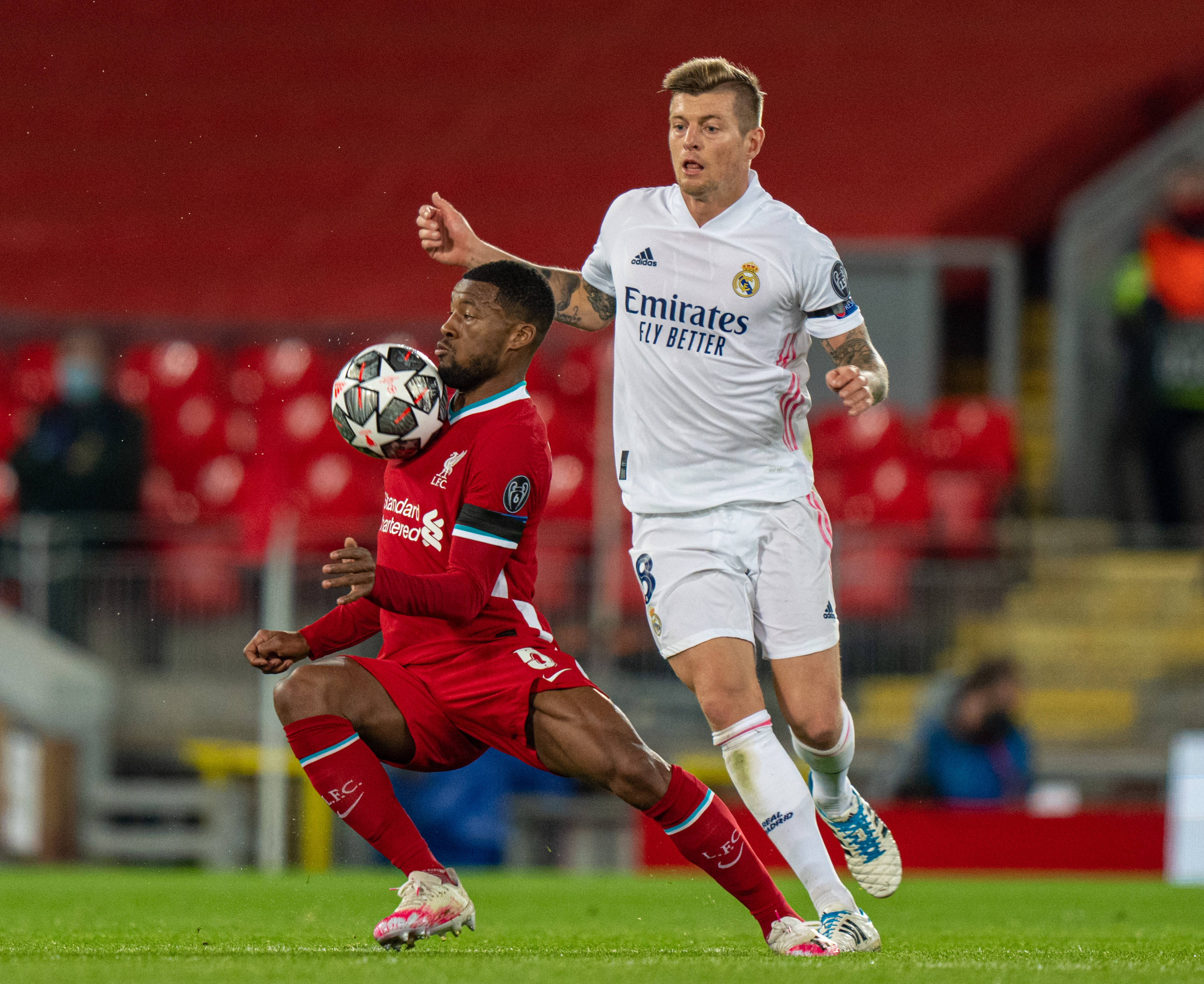 米兰总监：迈尼昂没索要800万年薪，续约谈判在积极推进中（米兰总监：迈尼昂并未提出800万年薪要求，续约谈判正积极推进）