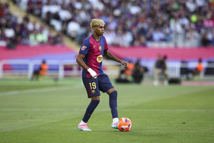 表情严肃！杨鸣回应遭江苏大逆转：球员没能站出来，大家畏手畏脚