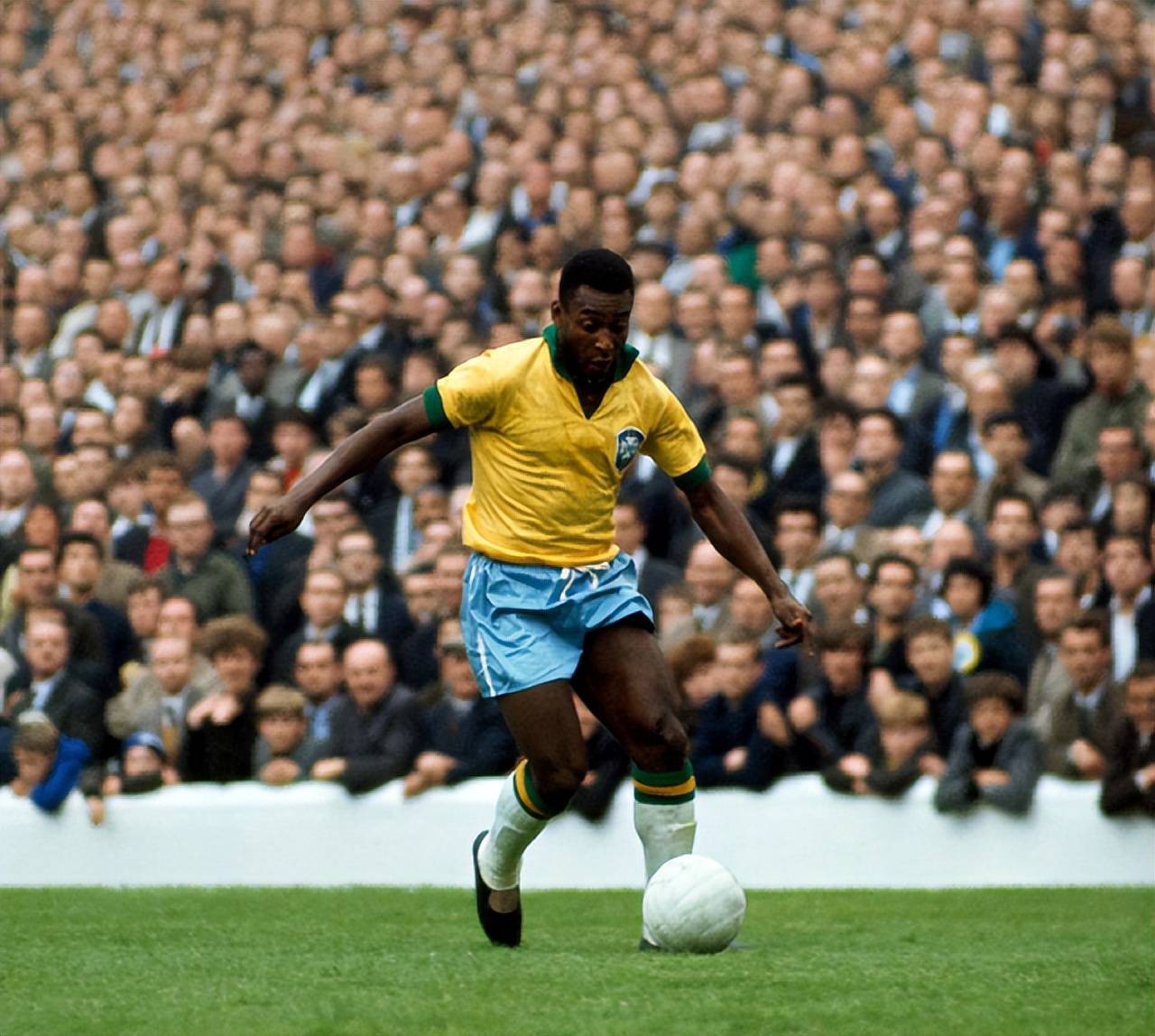 每体：由于拉什福德未来不确定，巴萨关注努萨、福法纳和马拉