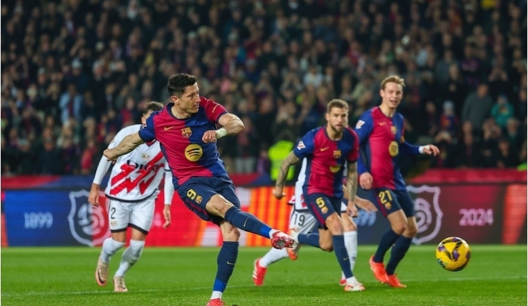 亚足联官网：上海海港卫冕中超冠军，却在亚洲赛场举步维艰