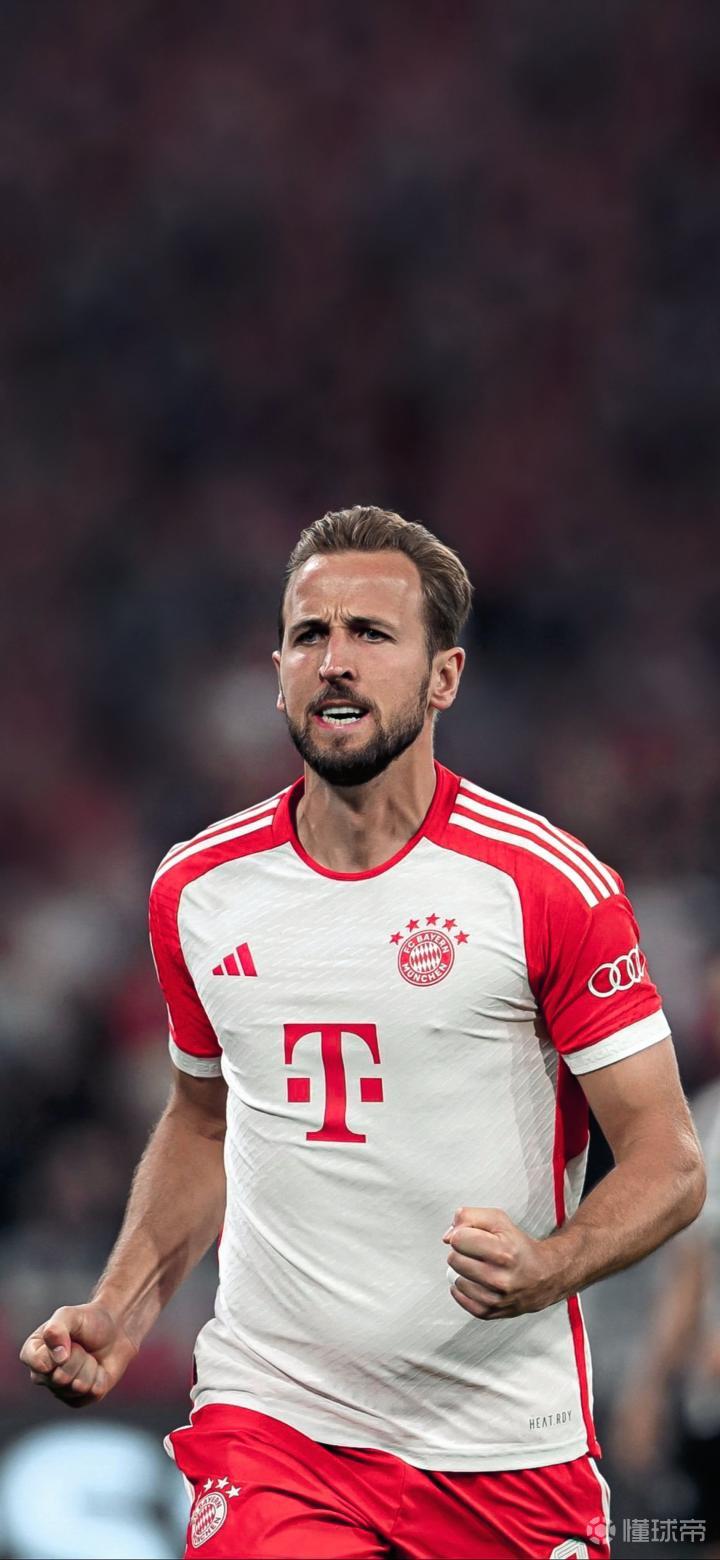 完成英格兰成年代表队首秀，夸安萨获赠纪念帽