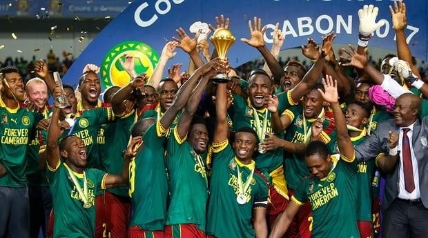 卡尔：我一直在提高右脚技术，能在17岁欧冠进球意义重大（卡尔：专注提升右脚能力，17岁欧冠破门意义非凡）