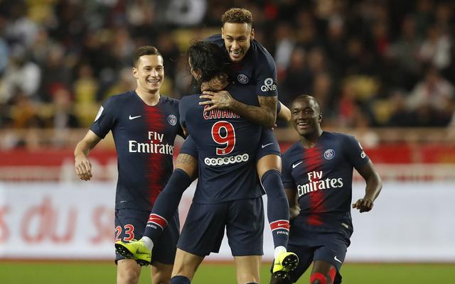 足球Chant大搜集：永远高歌的球迷，他们在唱着什么？（足球助威歌大盘点：看台上歌声不息，球迷都唱些什么？）